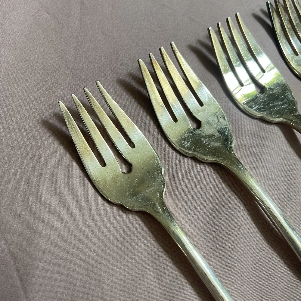 Set of 4 Oneida Heirloom Cube Community Belcourt Silver Plate‎ Salad Forks